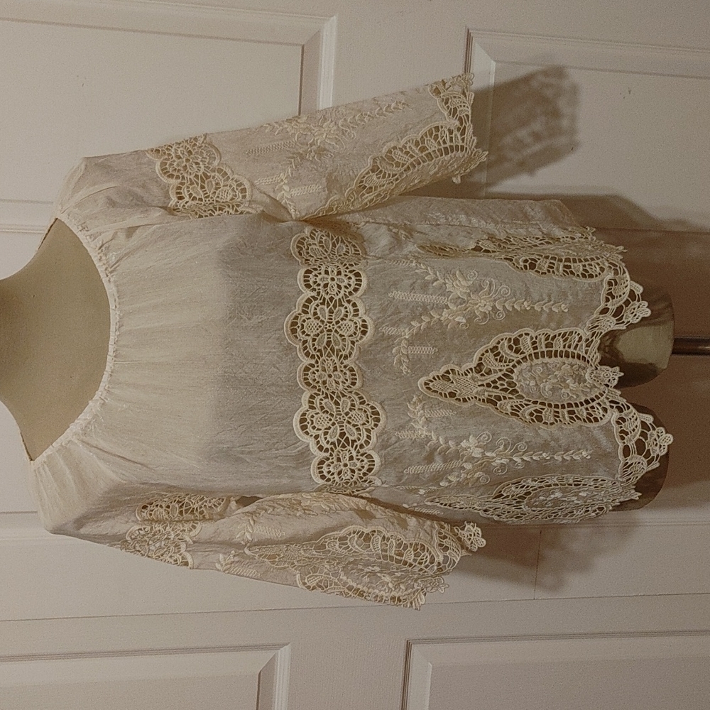 👚NWOT Design Works Top